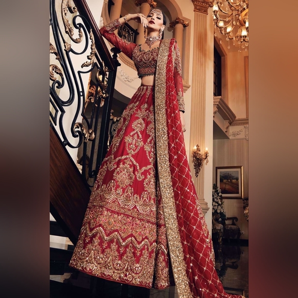 Uroos E Khaas By Aisha Imran -Red and Gold Bridal Lehenga- Pakistani & Indian - Picture 5 of 11